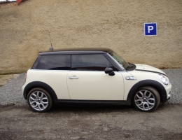 Mini Cooper instalace protislunecni autofolie Llumar AT35GR