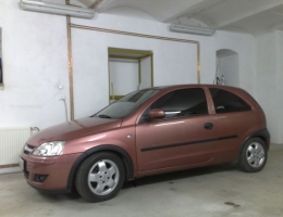 Opel Corsa instalace protislunecni autofolie Llumar AT5,15