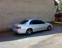 Opel Omega instalace protislunecni autofolie Llumar AT5,15