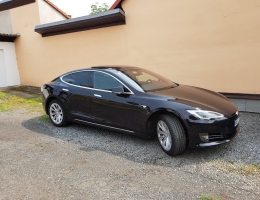 Tesla S s autofóliemi LLumar ATR15CH