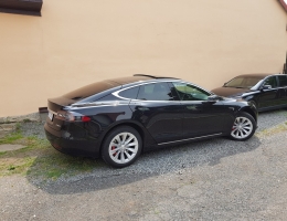 Tesla S s autofóliemi LLumar ATR15CH