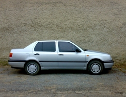 VW Vento instalace protislunecni autofolie Llumar AT15,35